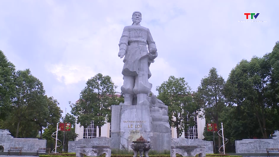 Linh thiêng tượng đài vua Lê Thái Tổ- Ảnh 2. Linh thiêng tượng đài vua Lê Thái Tổ- Ảnh 2.