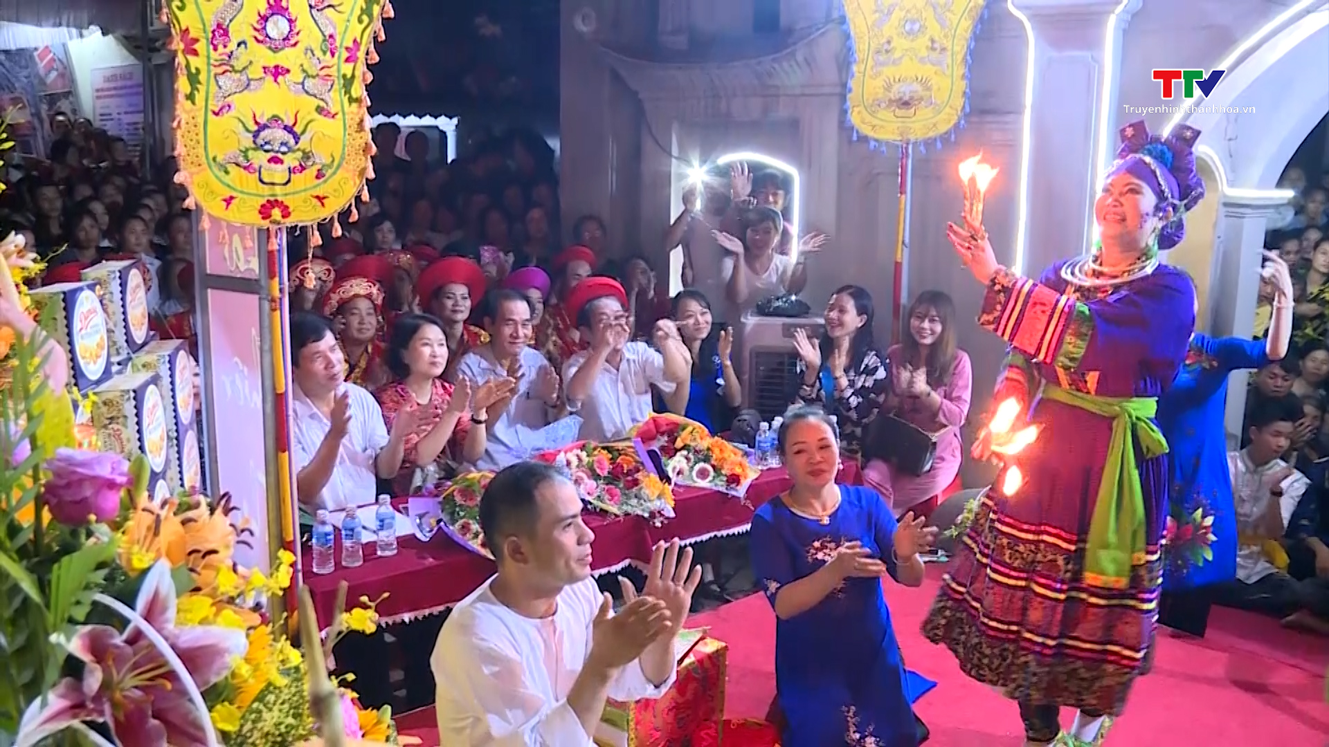 Bảo vệ và phát huy giá trị thực hành tín ngưỡng thờ Mẫu- Ảnh 5. Bảo vệ và phát huy giá trị thực hành tín ngưỡng thờ Mẫu- Ảnh 5.