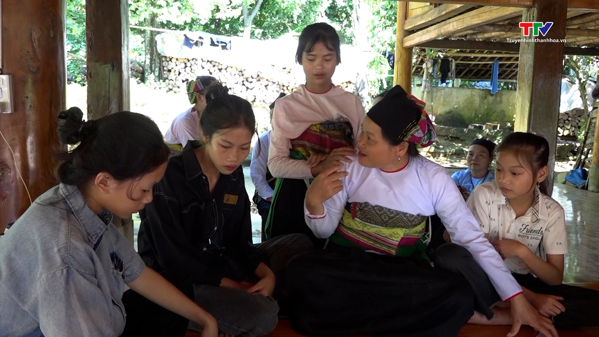 Bảo tồn và phát huy giá trị hát ru Mường Ngọc Lặc- Ảnh 1. Bảo tồn và phát huy giá trị hát ru Mường Ngọc Lặc- Ảnh 1.