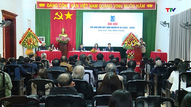 Đại hội Hội Nhà văn Việt Nam khu vực Bắc miền Trung lần thứ XI nhiệm kỳ 2025 - 2030- Ảnh 2. Đại hội Hội Nhà văn Việt Nam khu vực Bắc miền Trung lần thứ XI nhiệm kỳ 2025 - 2030- Ảnh 2.